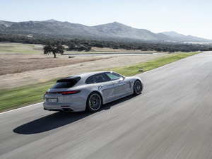 2018款Turbo S E-Hybrid Sport Turismo 整体外观