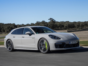 2018款Turbo S E-Hybrid Sport Turismo 整体外观