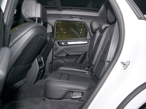 2018款S 2.9T 后排空间
