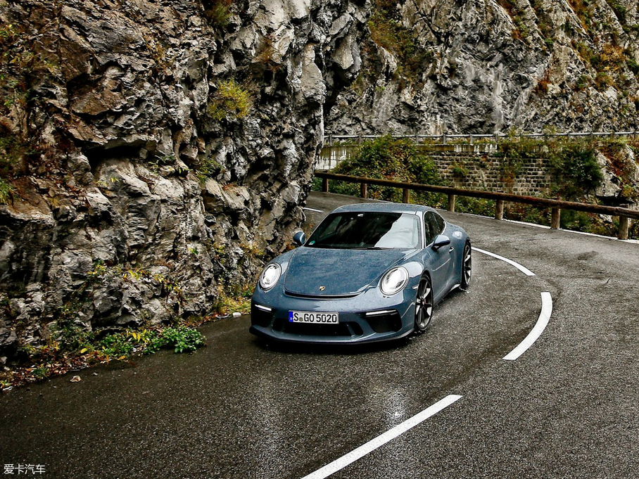 2018r911 GT3 Touring Package