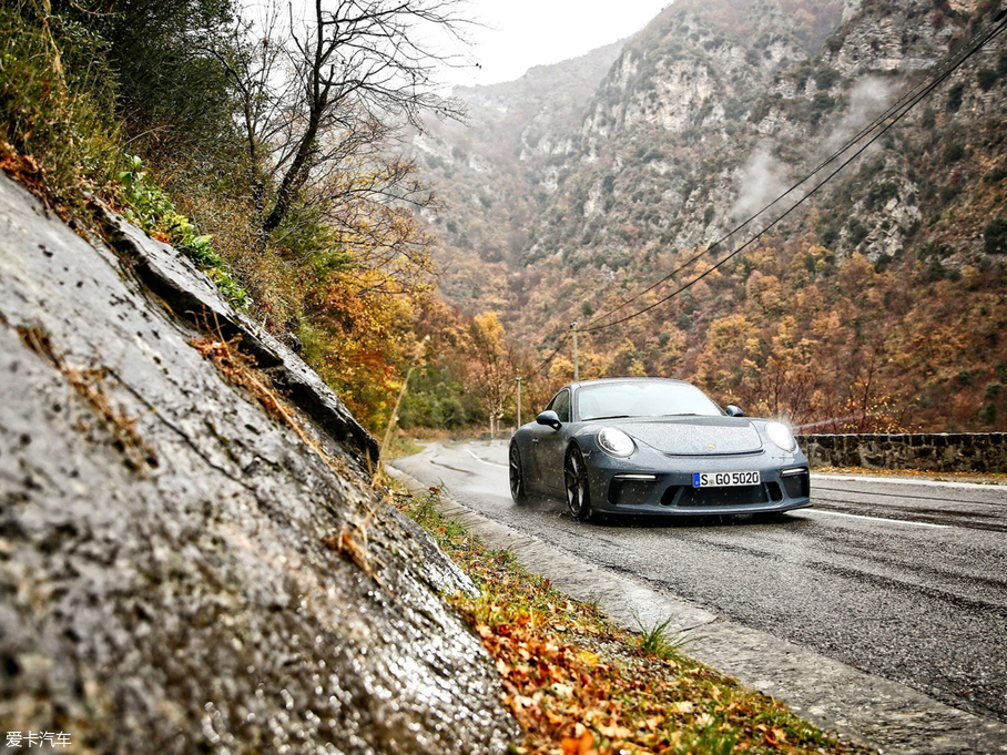 2018r911 GT3 Touring Package