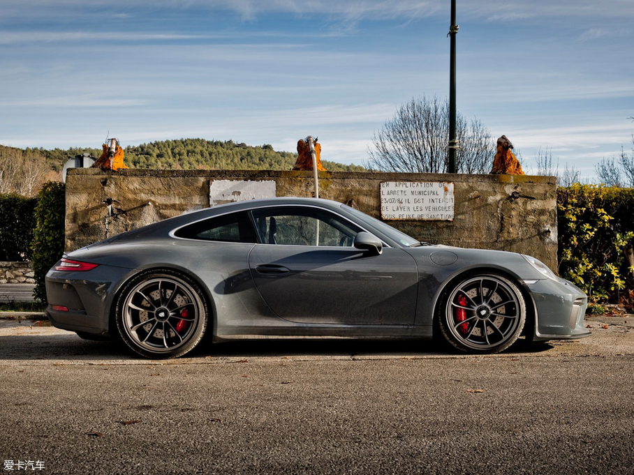 2018r911 GT3 Touring Package