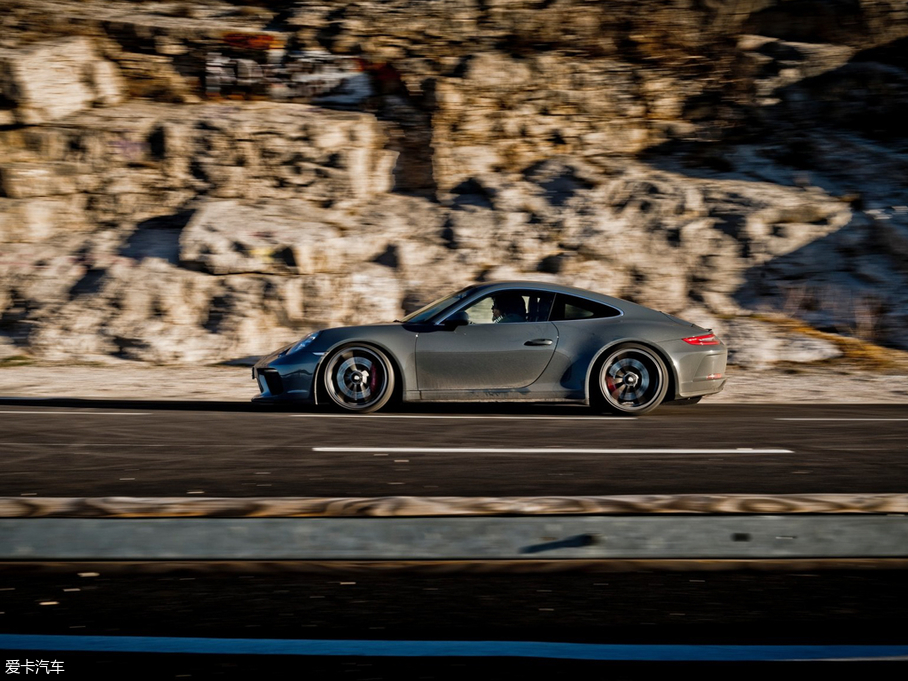 2018r911 GT3 Touring Package