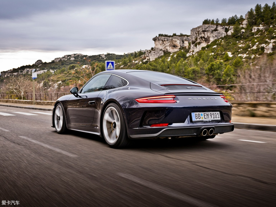 2018r911 GT3 Touring Package