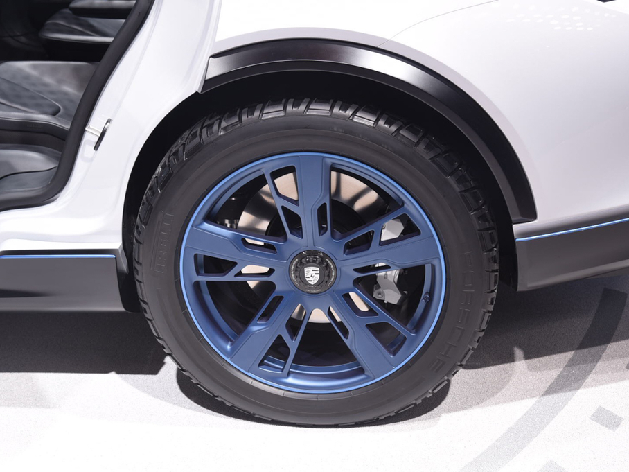 2018Mission E Cross Turismo