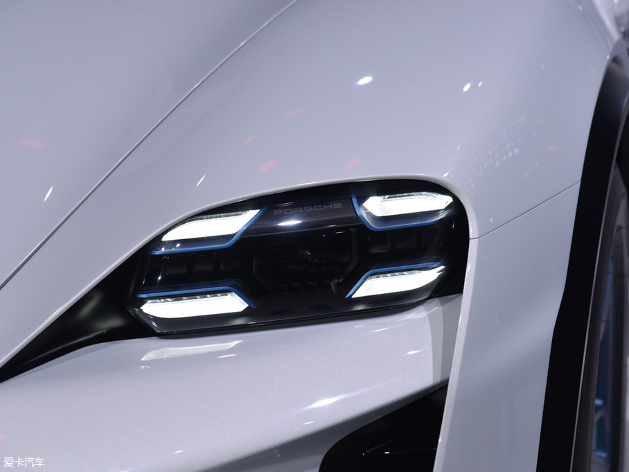 2018Mission E Cross Turismo