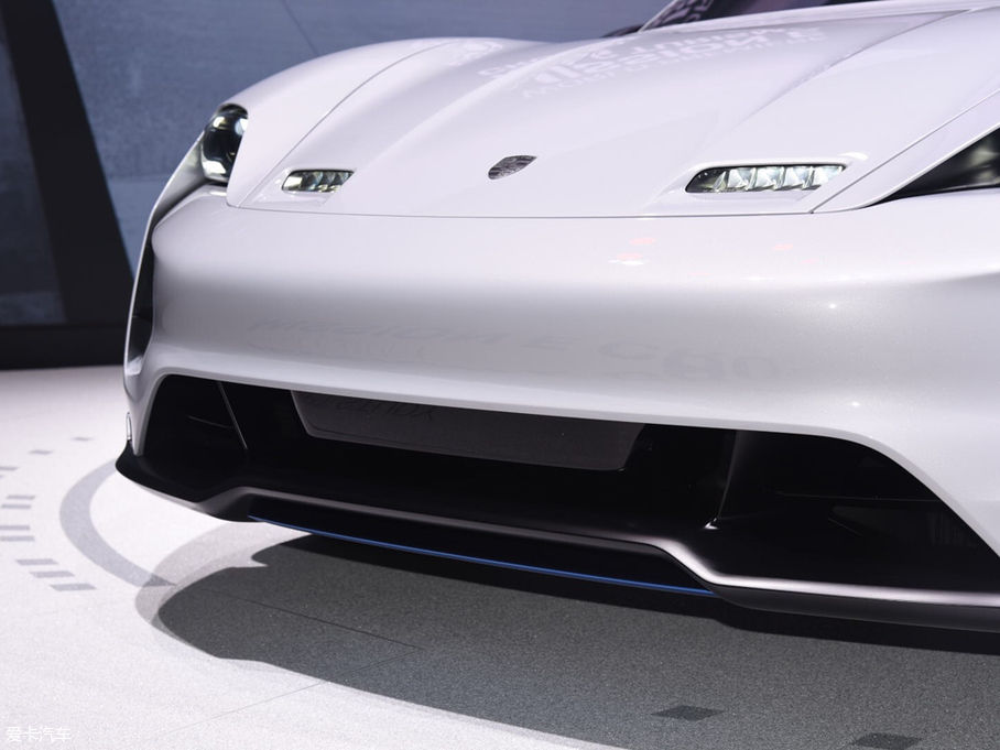 2018Mission E Cross Turismo