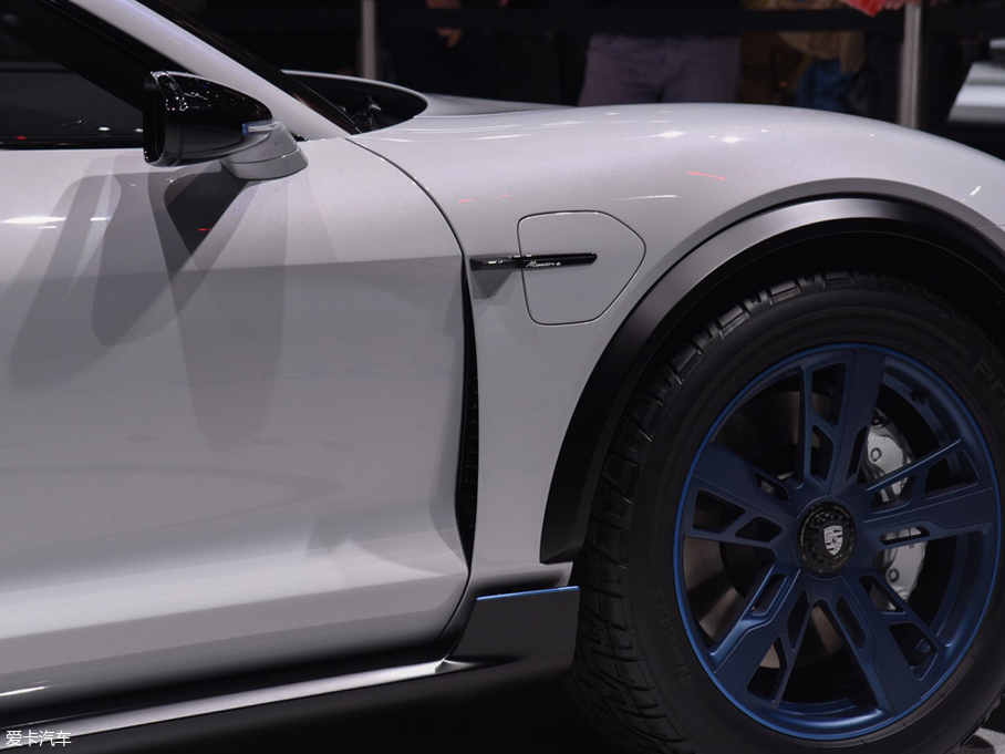 2018Mission E Cross Turismo