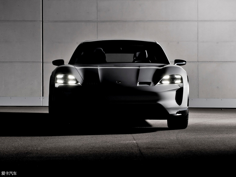 2018Mission E Cross Turismo