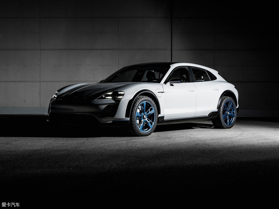 2018Mission E Cross Turismo