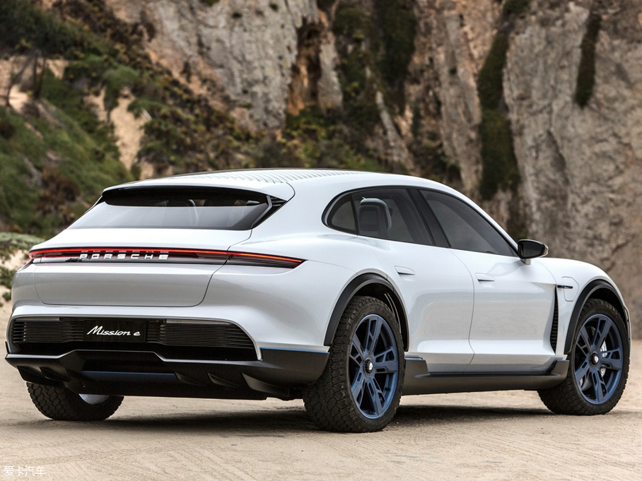 2018Mission E Cross Turismo