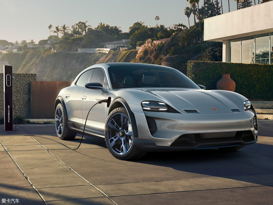 2018Mission E Cross Turismo