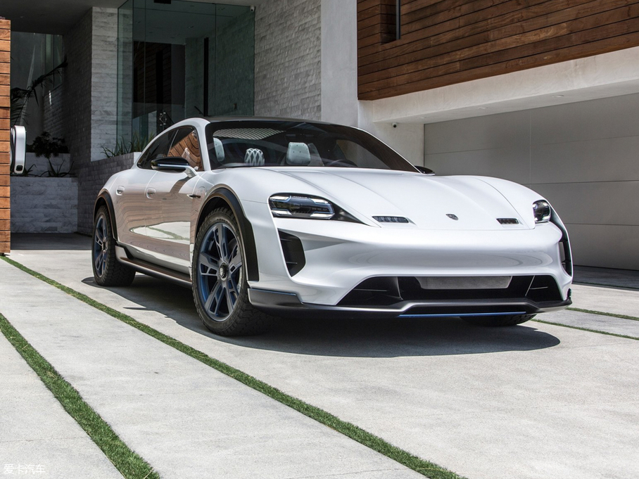 2018Mission E Cross Turismo