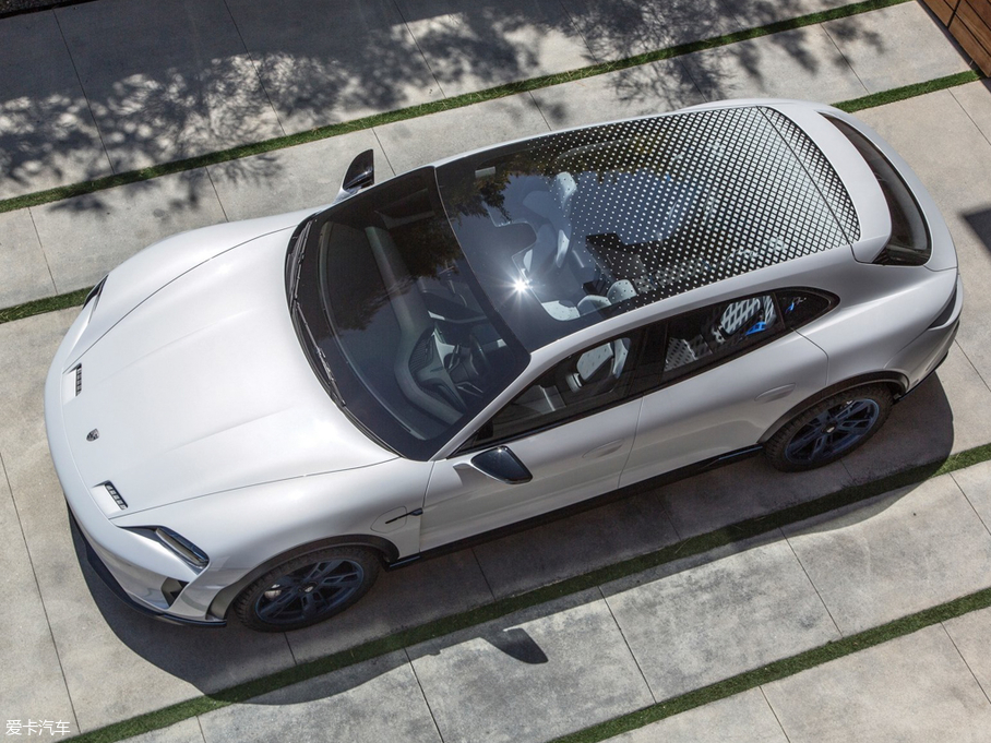 2018Mission E Cross Turismo