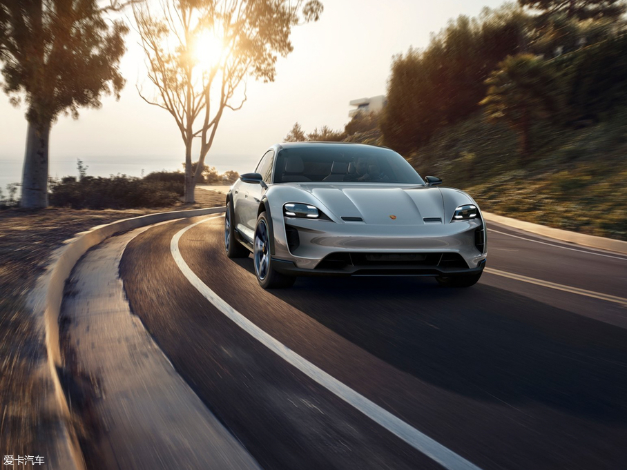 2018Mission E Cross Turismo