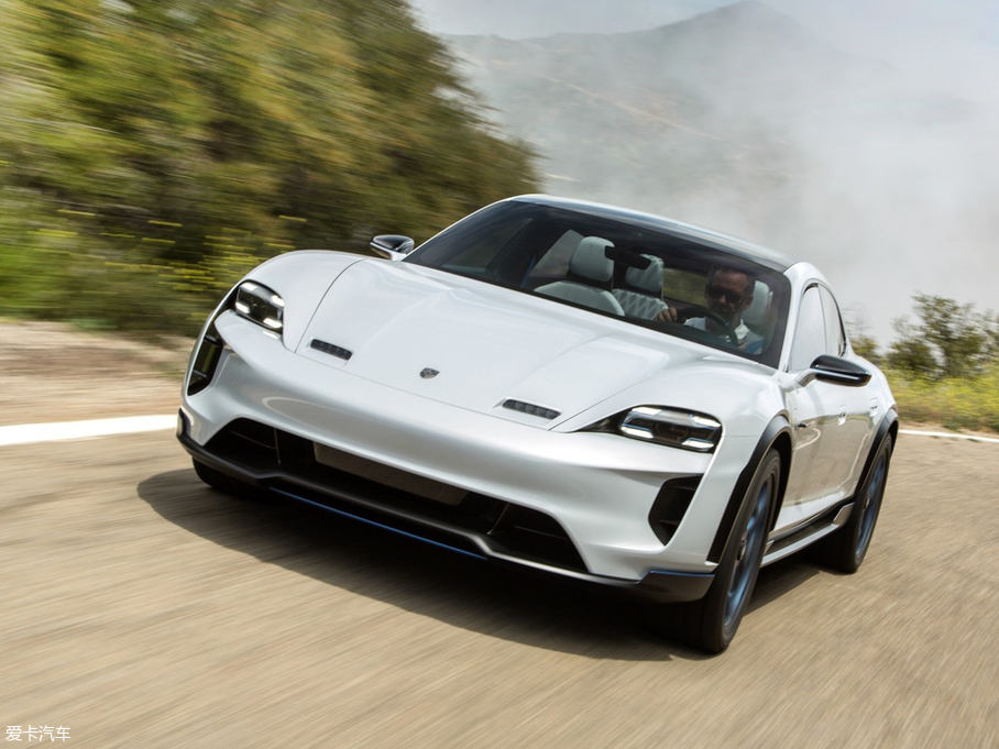 2018Mission E Cross Turismo