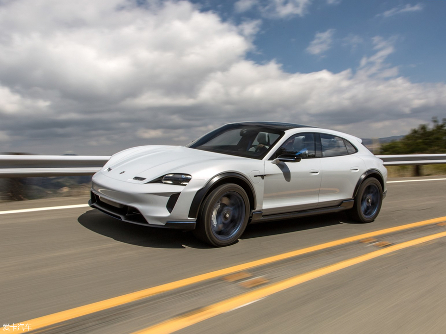 2018Mission E Cross Turismo