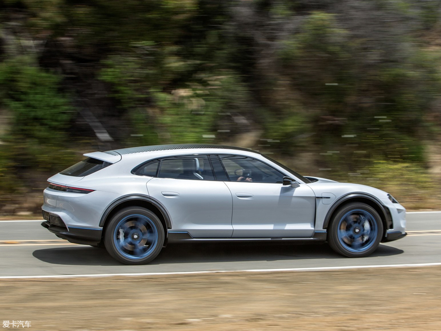 2018Mission E Cross Turismo