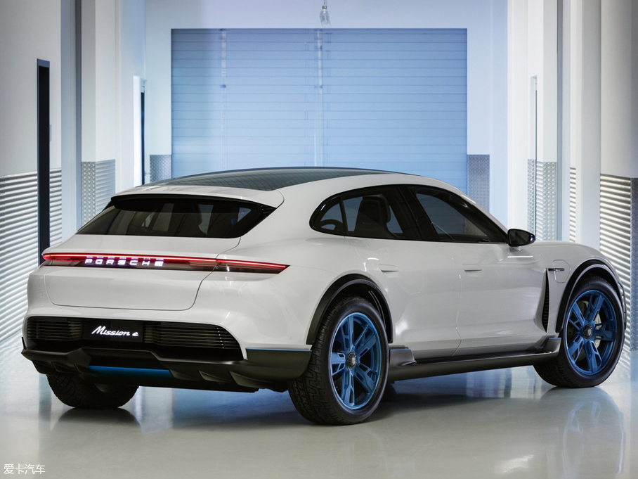 2018Mission E Cross Turismo