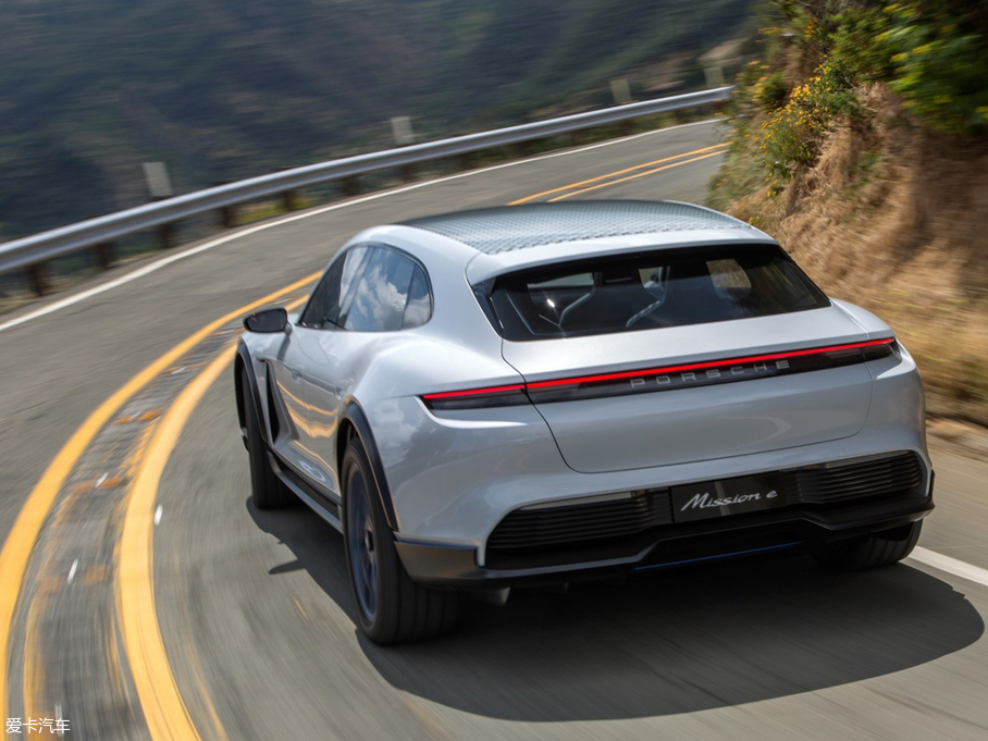 2018Mission E Cross Turismo