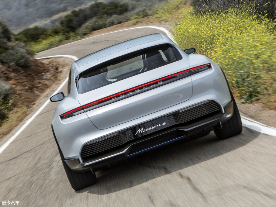 2018Mission E Cross Turismo