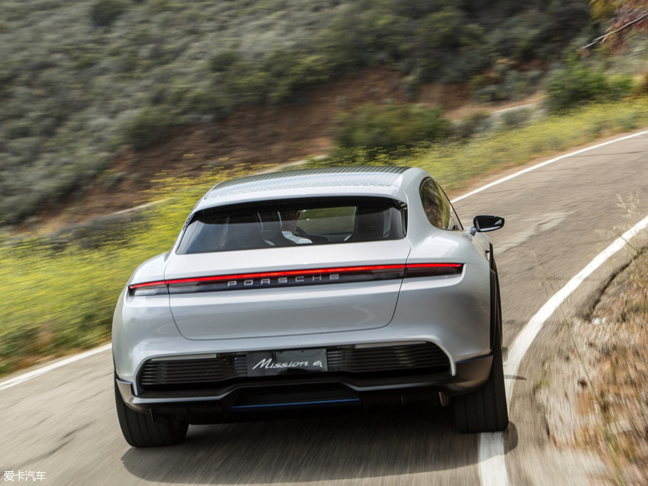 2018Mission E Cross Turismo