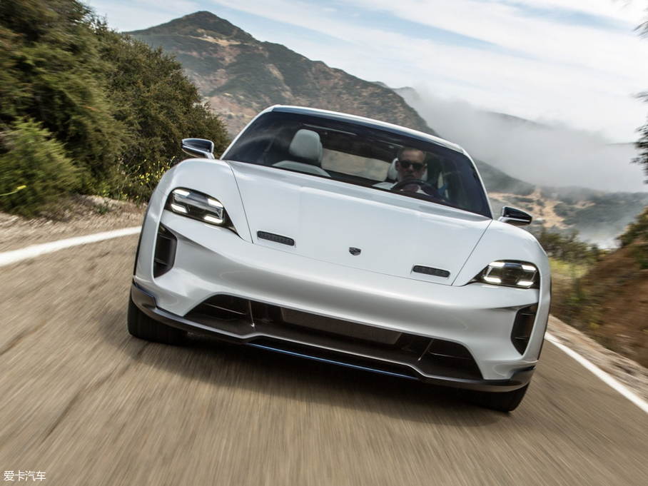 2018Mission E Cross Turismo