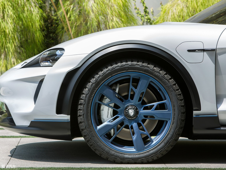 2018Mission E Cross Turismo