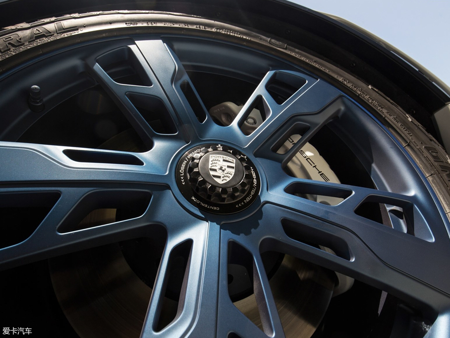 2018Mission E Cross Turismo