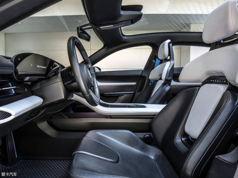 2018Mission E Cross Turismo