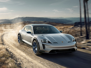 2018Cross Turismo w^