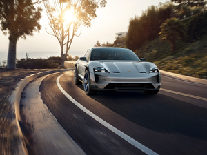 2018Cross Turismo w^