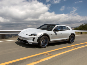 2018Cross Turismo w^