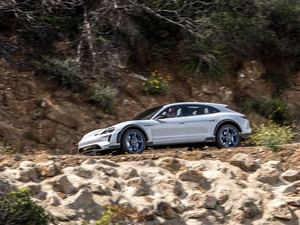 2018Cross Turismo w^