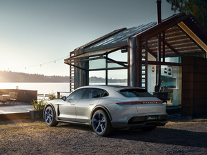 2018Cross Turismo w^