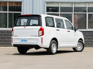 2020款1.5L 手动标准型 5座  整体外观