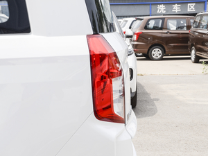 2020款1.5L 手动标准型 5座  细节外观