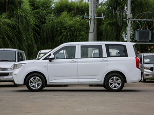 2020款1.5L 手动舒适型 7座 整体外观