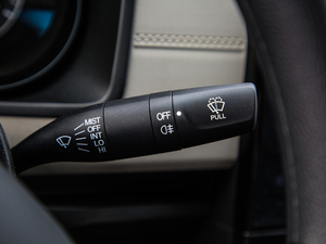 2020款1.5L 手动舒适型 7座 中控区