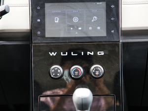 2020款1.5L 手动舒适型 7座 中控区