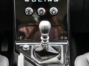 2020款1.5L 手动舒适型 7座 中控区