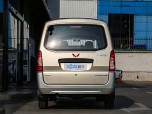 2020款加长版 1.5L 基本型 7座 正后	