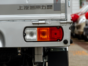 2020款1.5L 双排基本型 尾灯