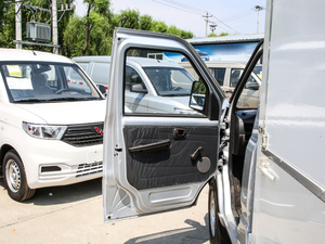 2020款1.8L 单排翼开启 驾驶位车门