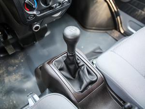 2020款1.8L 单排翼开启 换挡杆