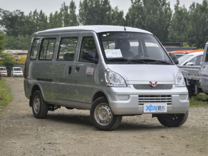 2021款加长版 1.5L 标准助力型 7座 整体外观