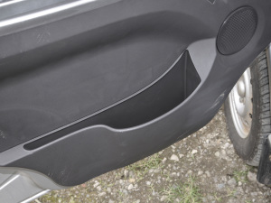 2021款加长版 1.5L 标准助力型 7座 前门储物空间
