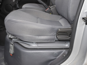 2021款加长版 1.5L 标准助力型 7座 主驾驶座椅调节