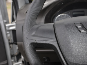 2021款加长版 1.5L 标准助力型 7座 中控区