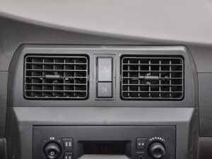 2021款加长版 1.5L 标准助力型 7座 空调出风口